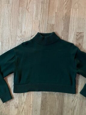 green cropped sweater 💚